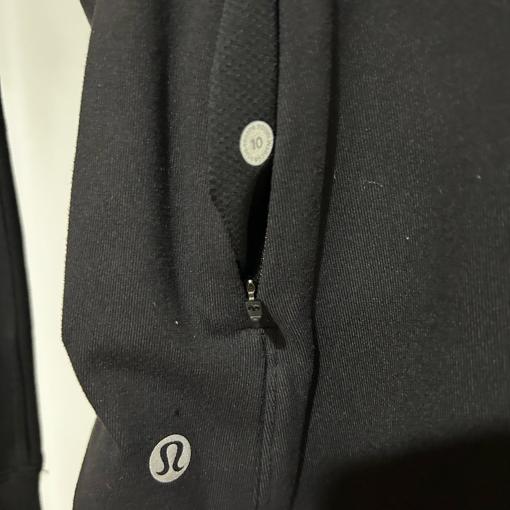 🆕 Lulul  Runderful Long Sleeve Sz 10 Black Thumbholes Cuffins - Picture 3 of 11
